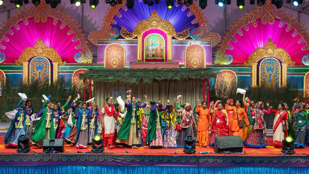Adivasi Mahila Sammelan, Himmatnagar, India